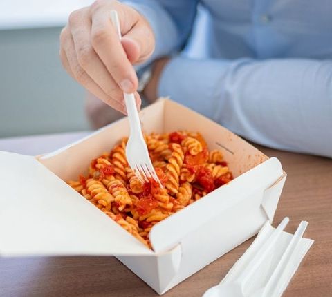Disposable-white-plastic-cutlery-and-pasta Disposable-white-plastic-cutlery-and-pasta