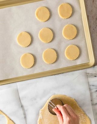 Baking-paper-baking-tray-cookie-dough Baking-paper-baking-tray-cookie-dough